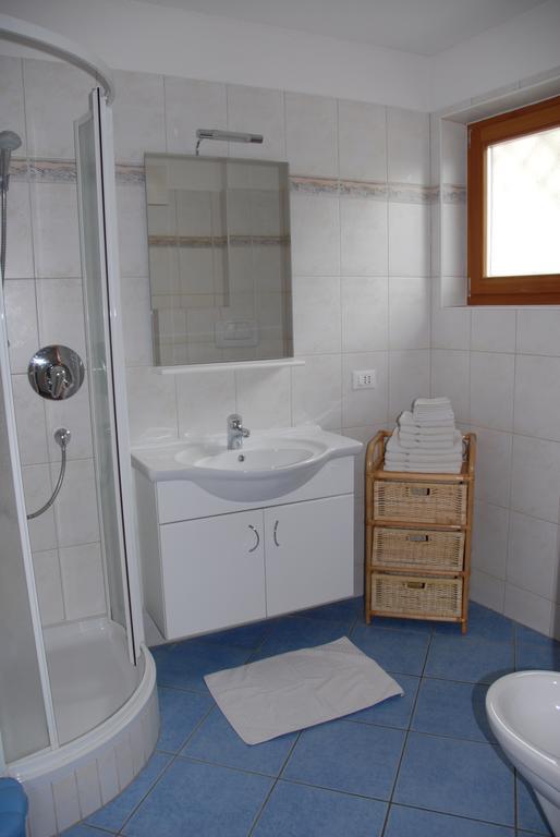 Ferienwohnung Ansitz Weissenheim Eppan an der Weinstraße Zimmer foto