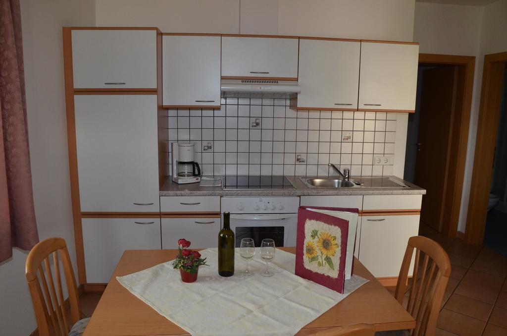 Ferienwohnung Ansitz Weissenheim Eppan an der Weinstraße Zimmer foto